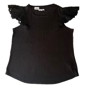 Maurices Women’s Short Sleeve Blouse size M, Solid Black, Floral Details